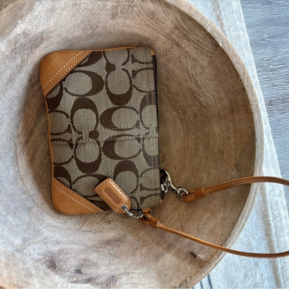 🍃🦋 Coach Brown & Tan Signature Canvas Leather Wristlet - Picture 8 of 11